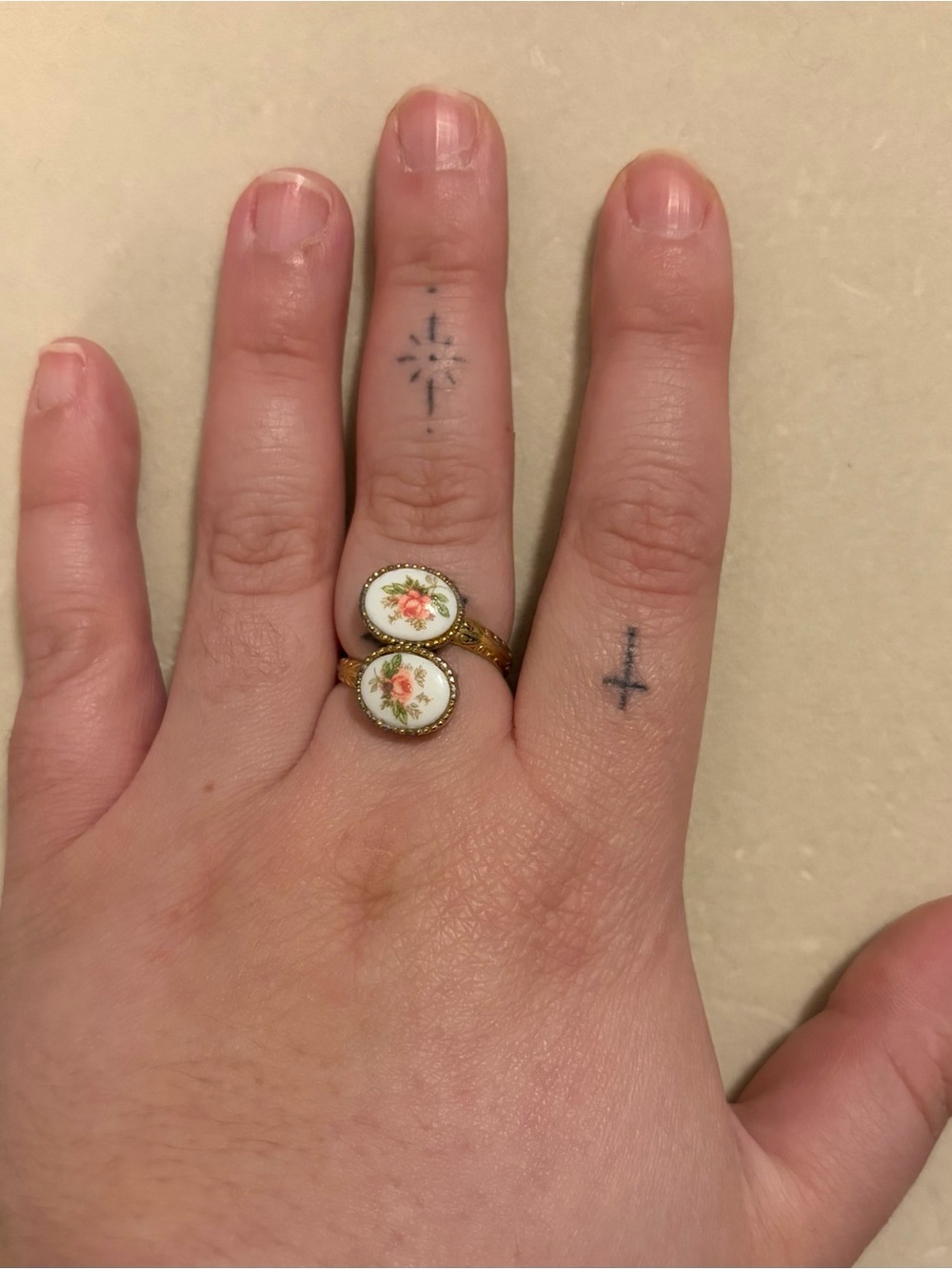 Vintage Sarah Coventry Sweet Briar Porcelain Rose Ring Adjustable- Cottagecore - Picture 2 of 9